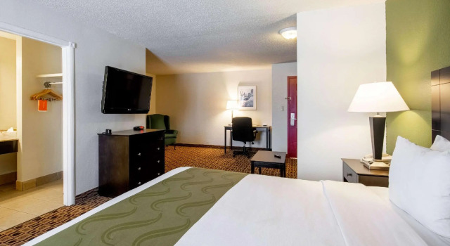 Люкс Coratel Plus Suites Wichita West Airport