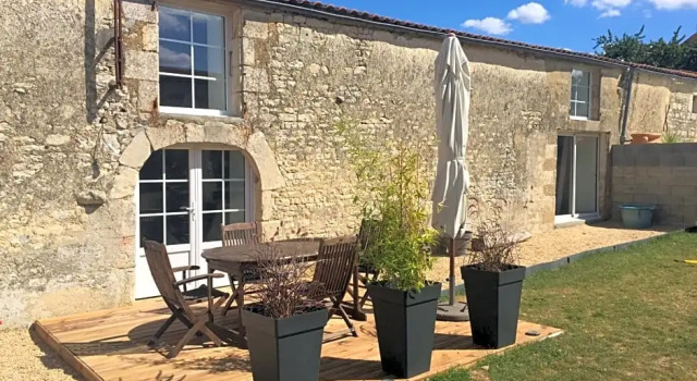 Au Clos des Auges, Rezerwuj Hotel Hotele w Charente-Maritime z parkingiem, Parking
