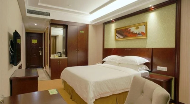 Vienna International Zhoupu Wanda Plaza, Varaa Hotelli Zhoupu Shanghai