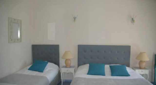 Номер Superior Logis Hôtel La Bastide des Monges
