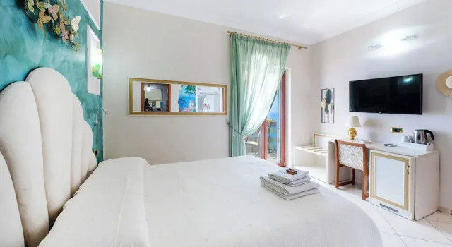 Двухместный номер Superior с балконом и с видом на море B&B Il Pavone