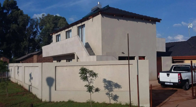 Ga-Maachete, Boek Hotel Pretoria 