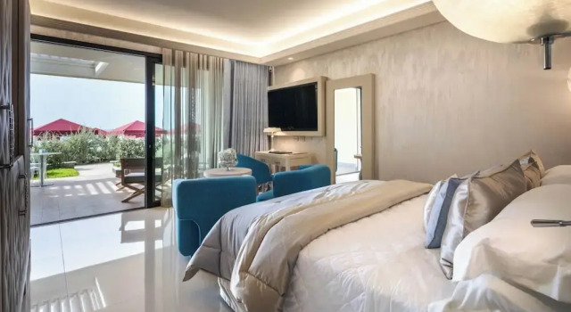 Номер Superior с видом на море Cala Beach Resort