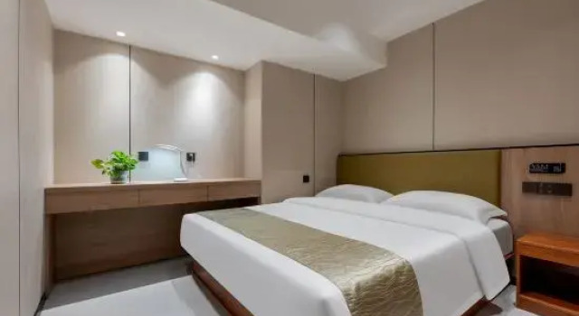 Люкс Premier Yunyi Hotel (Jinan Erhuan West Road Bailian Outlets)