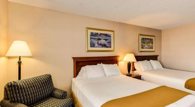 Четырёхместный номер Standard Quality Inn Spring Mills - Martinsburg North