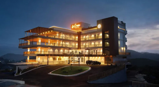 Le Crown Hotel