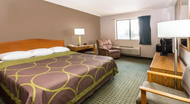 Номер Standard Super 8 by Wyndham St. Charles