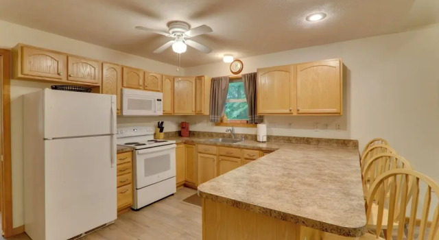 Коттедж Deck & Resort Amenities: Arrowhead Lake Home!