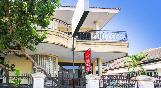Urbanview Syariah Wisma Husada Kalibanteng, Book Hotel Hotels in Semarang with Parking, near Ereveld Kalibanteng, Parking