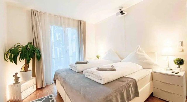 Luxury HOME CINEMA 2R Apt + Balcony / 65m², Book Hotel Leipzig Saxony