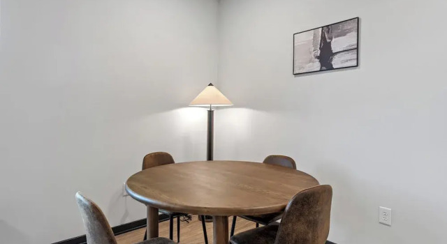 Апартаменты CozySuites at Block20
