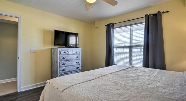 Апартаменты Oak Island Condo - Walk to the Beach!
