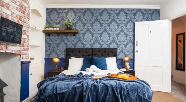 6 Bedroom City Centre Townhouse, Varaa Lomakoti Canterbury Kent