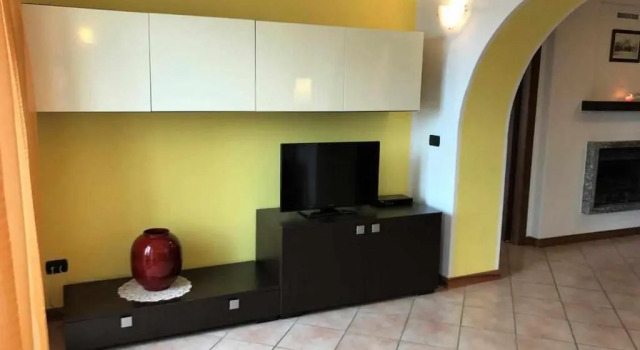 Beautiful lake view apartment in Gravedona - Larihome A01, Prenota Appartamento Hotel a Como con parcheggio, Parcheggio