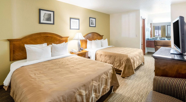 Четырёхместный номер Standard Quality Inn Keystone near Mount Rushmore