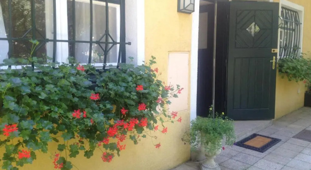 Апартаменты Exquisites Gartenapartment in eleganter Jugendstilvilla