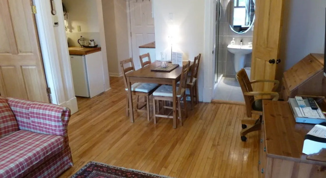 Gite University Bed and Breakfast, Забронировать Отель Плато-Мон-Рояль Монреаль, рядом с Museum of Contemporary Art