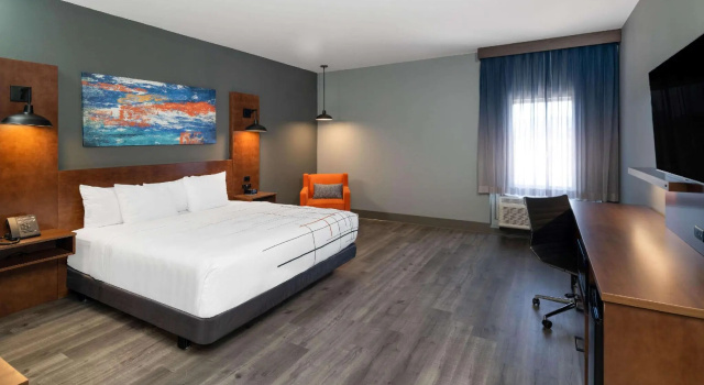 Двухместный номер Standard La Quinta Inn & Suites by Wyndham Louisville NE - Old Henry Rd