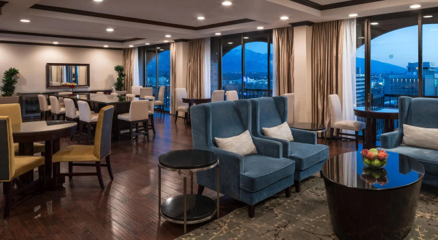 Двухместный клубный номер Standard с балконом Sheraton Salt Lake City