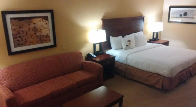 Полулюкс DoubleTree by Hilton Fayetteville