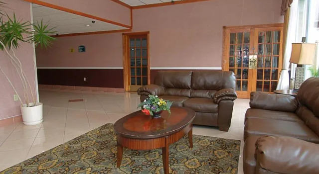 Quality Inn Easton, Book Hotel Hoteller i Easton med parkering, Parkering