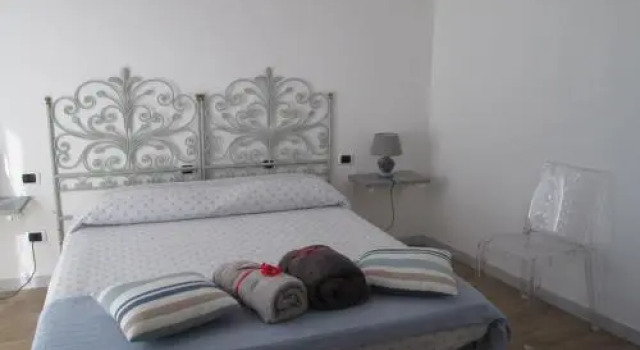 B&B Agorà Sarzana, Book Bed and Breakfast Hoteller i Sarzana med parkering, Parkering