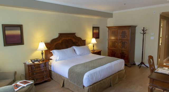 Двухместный полулюкс Hotel Brossard, an Ascend Collection Hotel