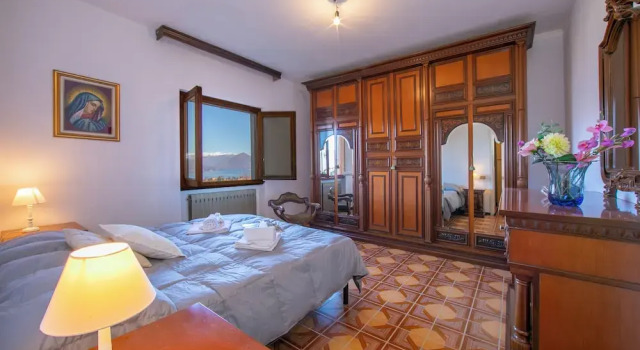 Семейные апартаменты Oasi di Castelveccana Apt Pool and View