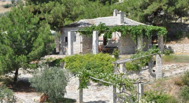 Коттедж с 2 комнатами Arsinoi Stonehouses