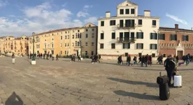 Venice Lucas house, Забронировать Отель Кастелло Венеция, рядом с Памятник Бартоломео Коллеони