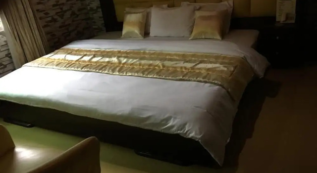 Twin Tower Hotel