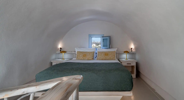 Лофт мезонет Athermi Suites