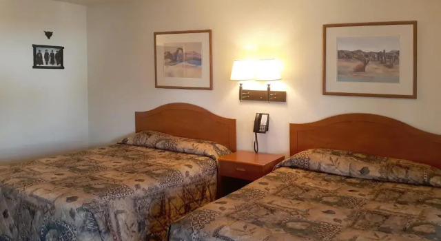 Четырёхместный номер Standard Budget Host Inn Tombstone