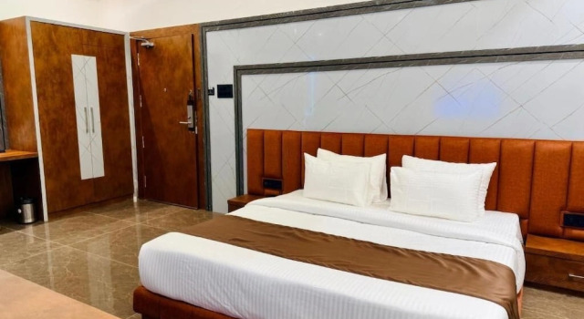 Pheonix Luxury Inn, Забронировать Отель Отели Акория 3 звезды, 3*