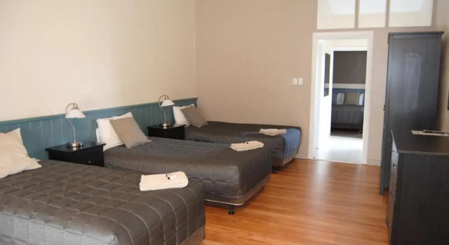 Двухместный семейный номер Standard Airlie House Motor Inn