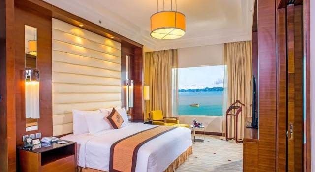 Двухместный люкс Royal Halong Hotel