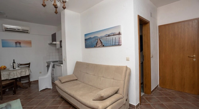 A1 - Modern Apartment With Balcony Near the Beach, Забронировать Апартаменты/квартира Отели Подстраны с парковкой, рядом с Частный Пляж «Апартментс Лавица Бич Думичич», Парковка