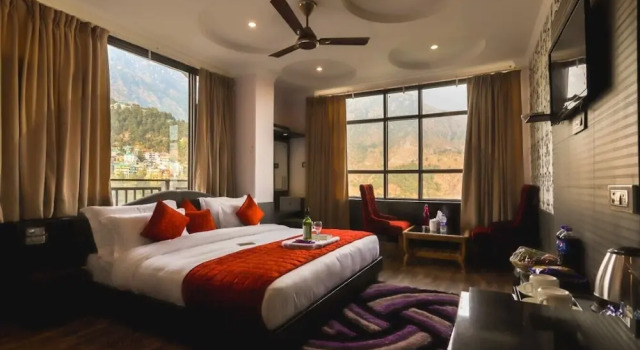 Двухместный номер Superior Holiday Hill Mountain View with Balcony