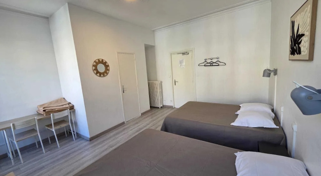 Четырёхместный номер Standard Budget Hôtel Weber - Strasbourg Centre Gare