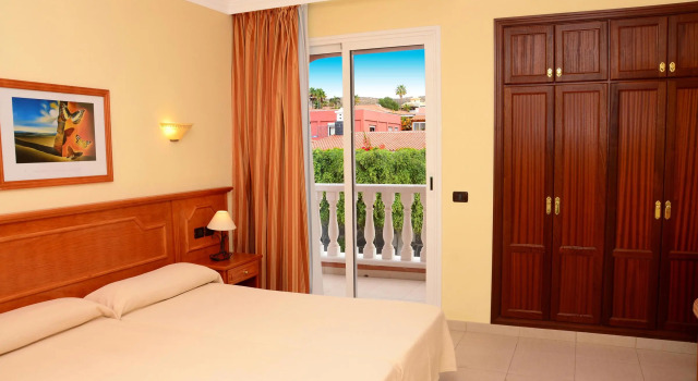 Apartamentos Callaomar, Book Hotel Hotels in Tenerife with Parking, Parking