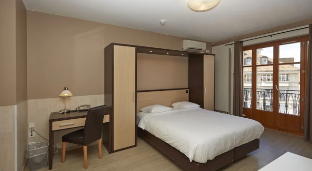 Трёхместный номер Large Hotel Central