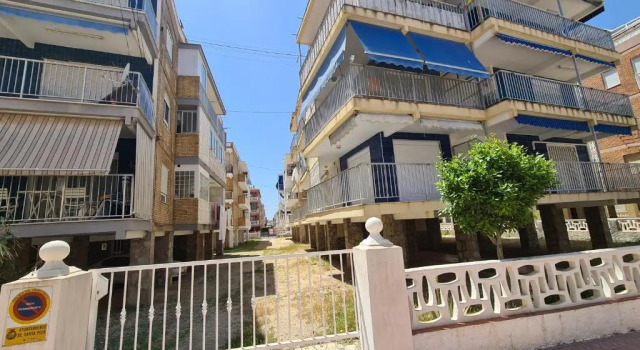 Perla del Mar - 150 metros del mar, Забронировать Отель Отели Санта Полы с парковкой, рядом с Музей соли в городе Санта-Пола, Парковка