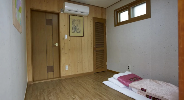 Трёхместный номер Standard Go Woon Dang Hanok Guest House