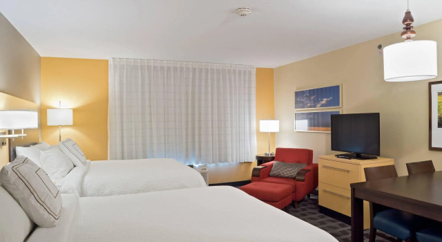 Четырёхместная студия TownePlace Suites by Marriott Garden City