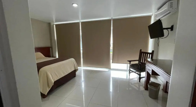Полулюкс Hotel Latino