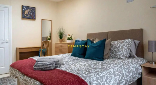 5 Bed/4 Bath At Wembley Stadium & Free Parking