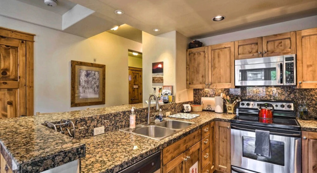 Апартаменты Cozy Crested Butte Condo 50 Yards From Ski Lift!