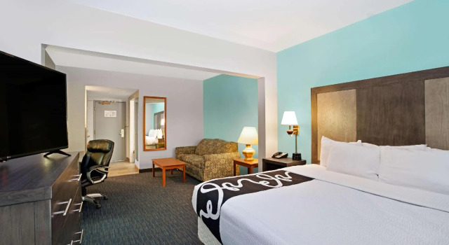 Двухместный люкс Deluxe с видом на город La Quinta by Wyndham Omaha Airport Downtown