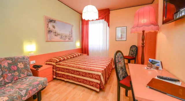 Трёхместный номер Standard Hotel Benaco