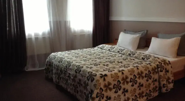 Baltu Ozols, Rezervovat Hotel Lielvarde Riga